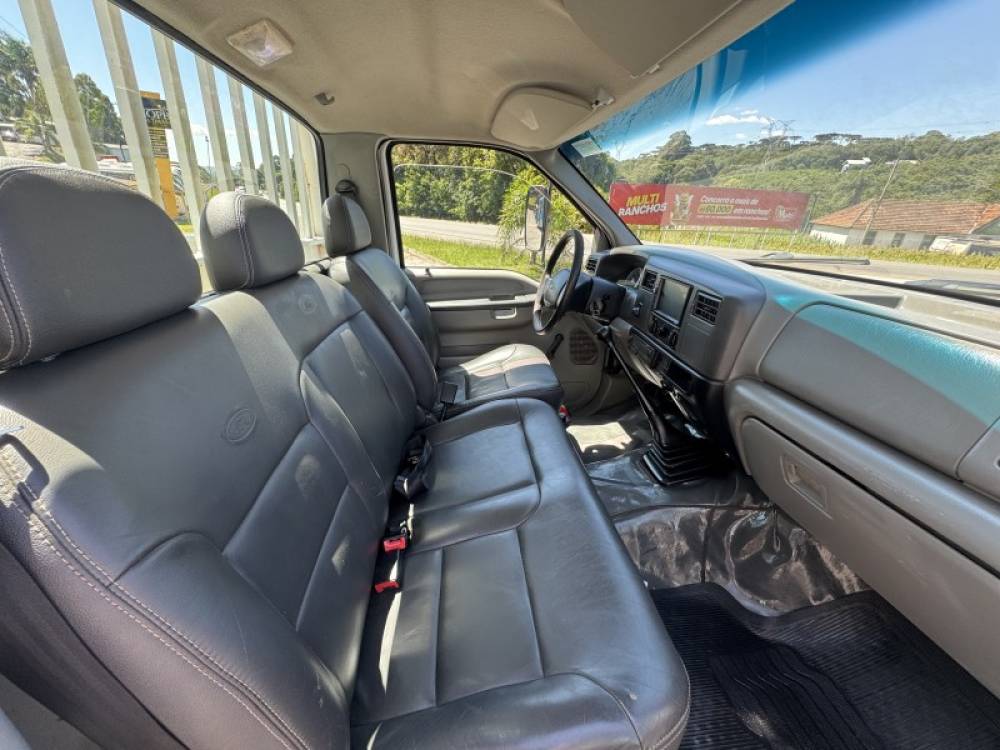 FORD - F-4000 - 2019/2020 - Branca - R$ 260.000,00