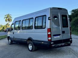 IVECO - DAILY - 2018/2019 - Prata - R$ 175.000,00