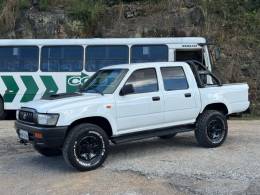TOYOTA - HILUX - 2003/2003 - Branca - R$ 68.000,00