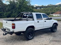 TOYOTA - HILUX - 2003/2003 - Branca - R$ 68.000,00
