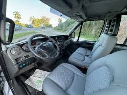 IVECO - DAILY - 2018/2019 - Prata - R$ 175.000,00