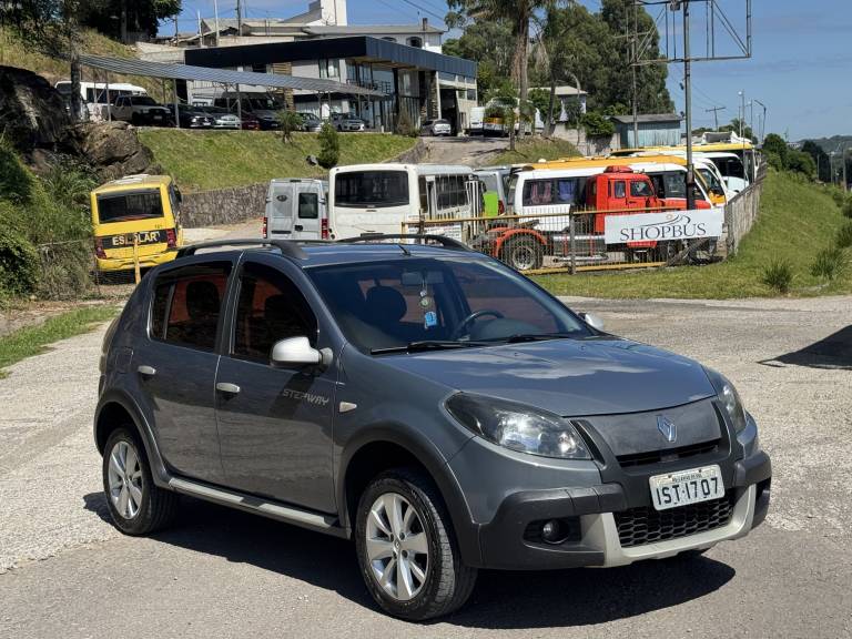 RENAULT - SANDERO - 2012/2012 - Cinza - R$ 36.900,00