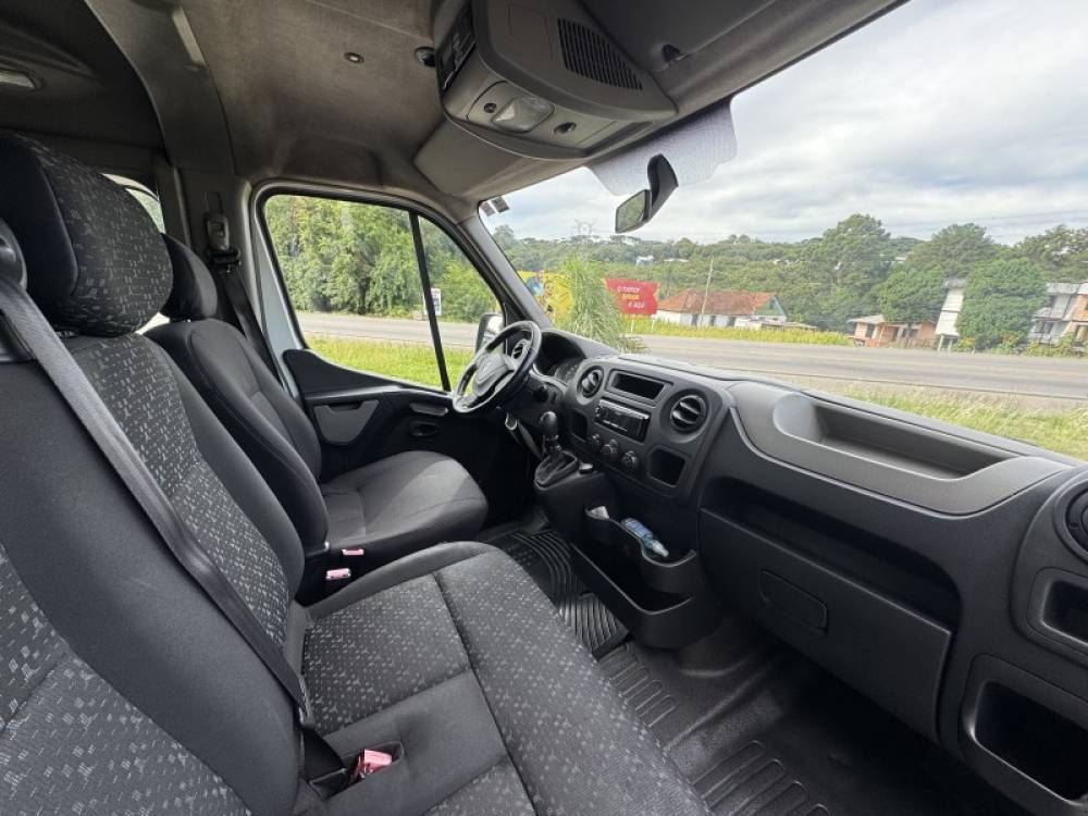 RENAULT - MASTER - 2015/2016 - Branca - R$ 145.000,00