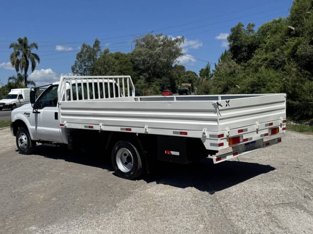 FORD - F-4000 - 2019/2020 - Branca - R$ 260.000,00