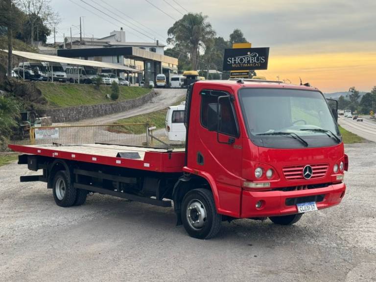 MERCEDES-BENZ - ACCELO 915 - 2011/2011 - Vermelha - R$ 249.990,00