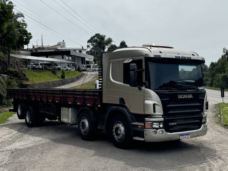 SCANIA - P-270 - 2011/2012 - Dourada - R$ 320.000,00