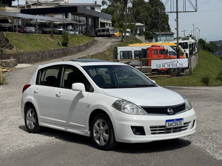 NISSAN - TIIDA - 2013/2013 - Branca - R$ 41.900,00