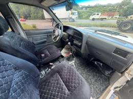 TOYOTA - HILUX - 2003/2003 - Branca - R$ 68.000,00