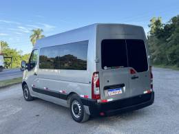 RENAULT - MASTER - 2013/2014 - Prata - R$ 135.000,00