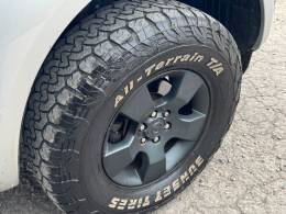 NISSAN - FRONTIER - 2013/2014 - Prata - R$ 84.900,00