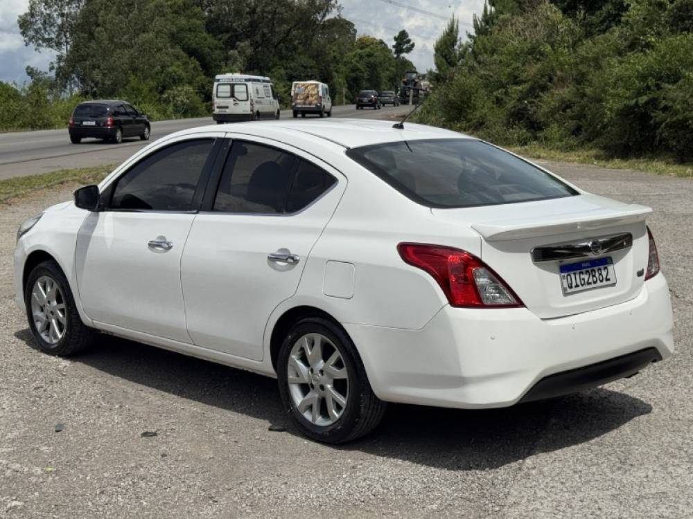NISSAN - VERSA - 2016/2016 - Branca - R$ 49.900,00
