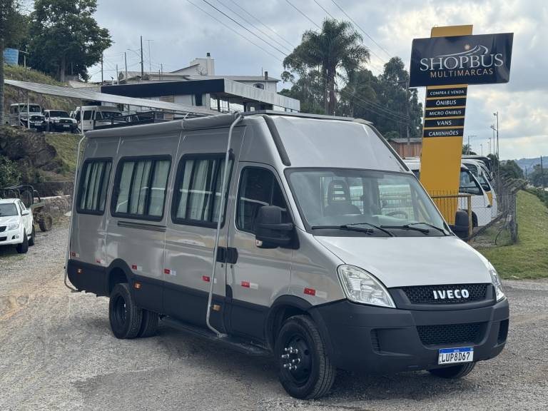 IVECO - DAILY - 2019/2020 - Cinza - R$ 220.000,00